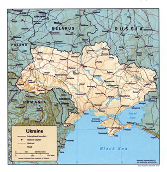 Большая подробная политическая карта Украины с рельефом, дорогами, железными дорогами и крупными городами на английском (1993).